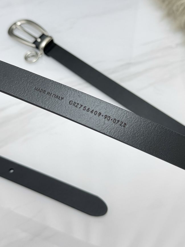 Saint Laurent CASSANDRE charm elongated buckle thin belt in leather S2596-3 Saint Laurent CASSANDRE charm elongated buckle thin belt in leather S2596-3