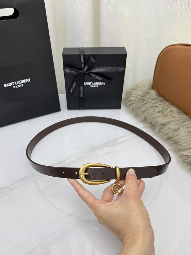 Saint Laurent CASSANDRE charm elongated buckle thin belt in leather S2596-4 Saint Laurent CASSANDRE charm elongated buckle thin belt in leather S2596-4
