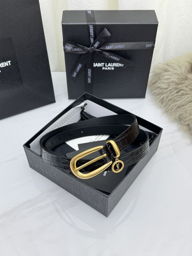Saint Laurent CASSANDRE charm elongated buckle thin belt in leather S2596-5 Saint Laurent CASSANDRE charm elongated buckle thin belt in leather S2596-5