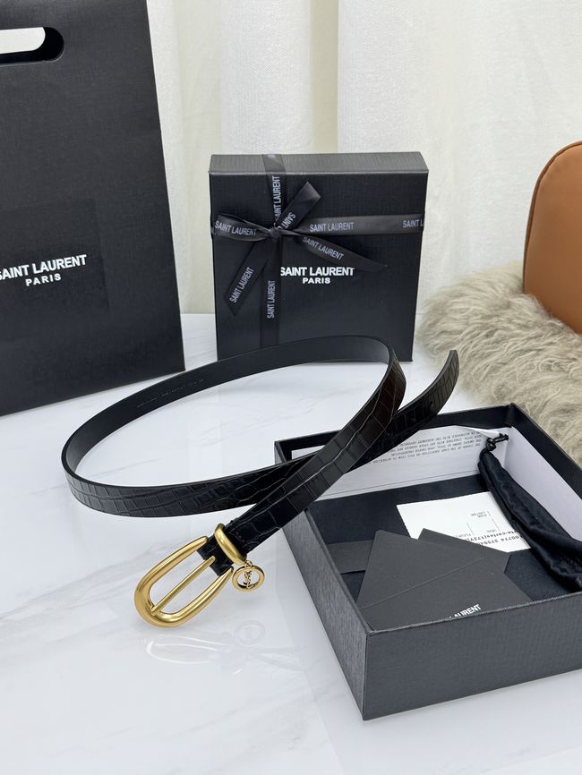 Saint Laurent CASSANDRE charm elongated buckle thin belt in leather S2596-5 Saint Laurent CASSANDRE charm elongated buckle thin belt in leather S2596-5