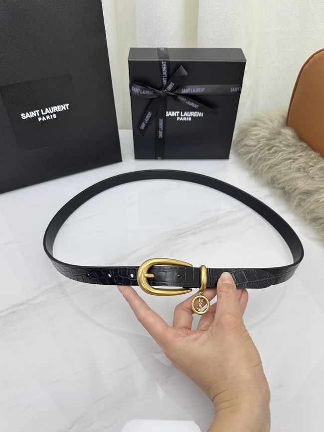 Saint Laurent CASSANDRE charm elongated buckle thin belt in leather S2596-5 Saint Laurent CASSANDRE charm elongated buckle thin belt in leather S2596-5