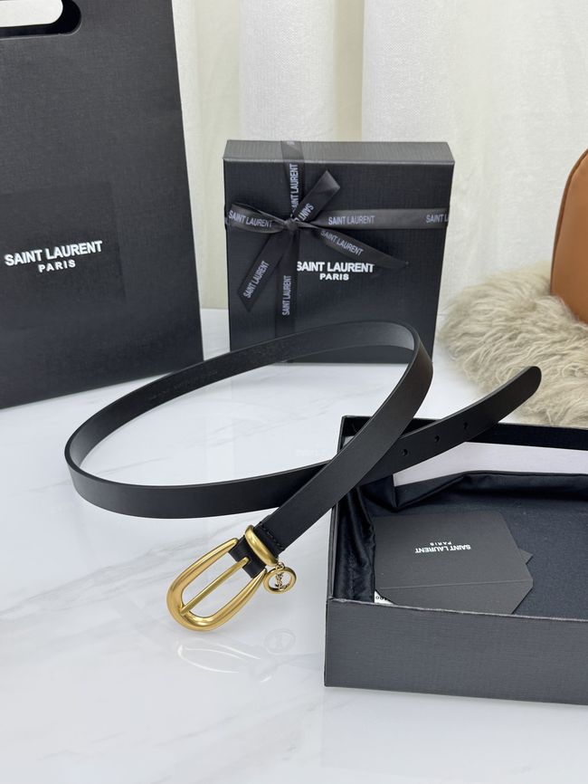 Saint Laurent CASSANDRE charm elongated buckle thin belt in leather S2596-6 Saint Laurent CASSANDRE charm elongated buckle thin belt in leather S2596-6