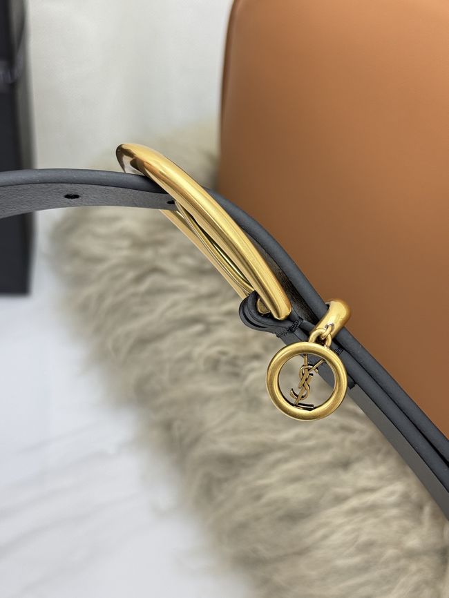 Saint Laurent CASSANDRE charm elongated buckle thin belt in leather S2596-6 Saint Laurent CASSANDRE charm elongated buckle thin belt in leather S2596-6