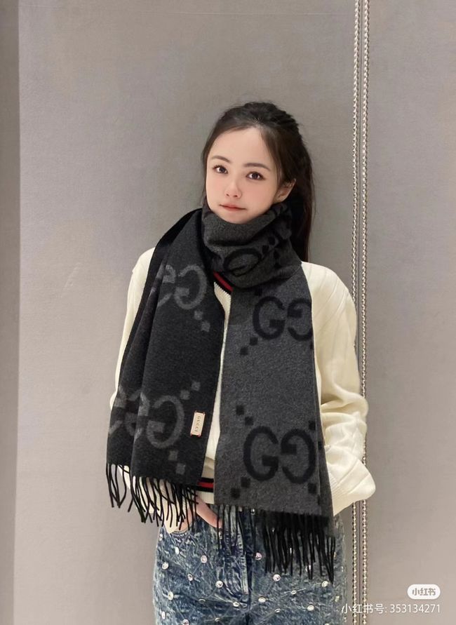 Gucci Reversible Cashmere scarf A006HK-3 Gucci Reversible Cashmere scarf A006HK-3