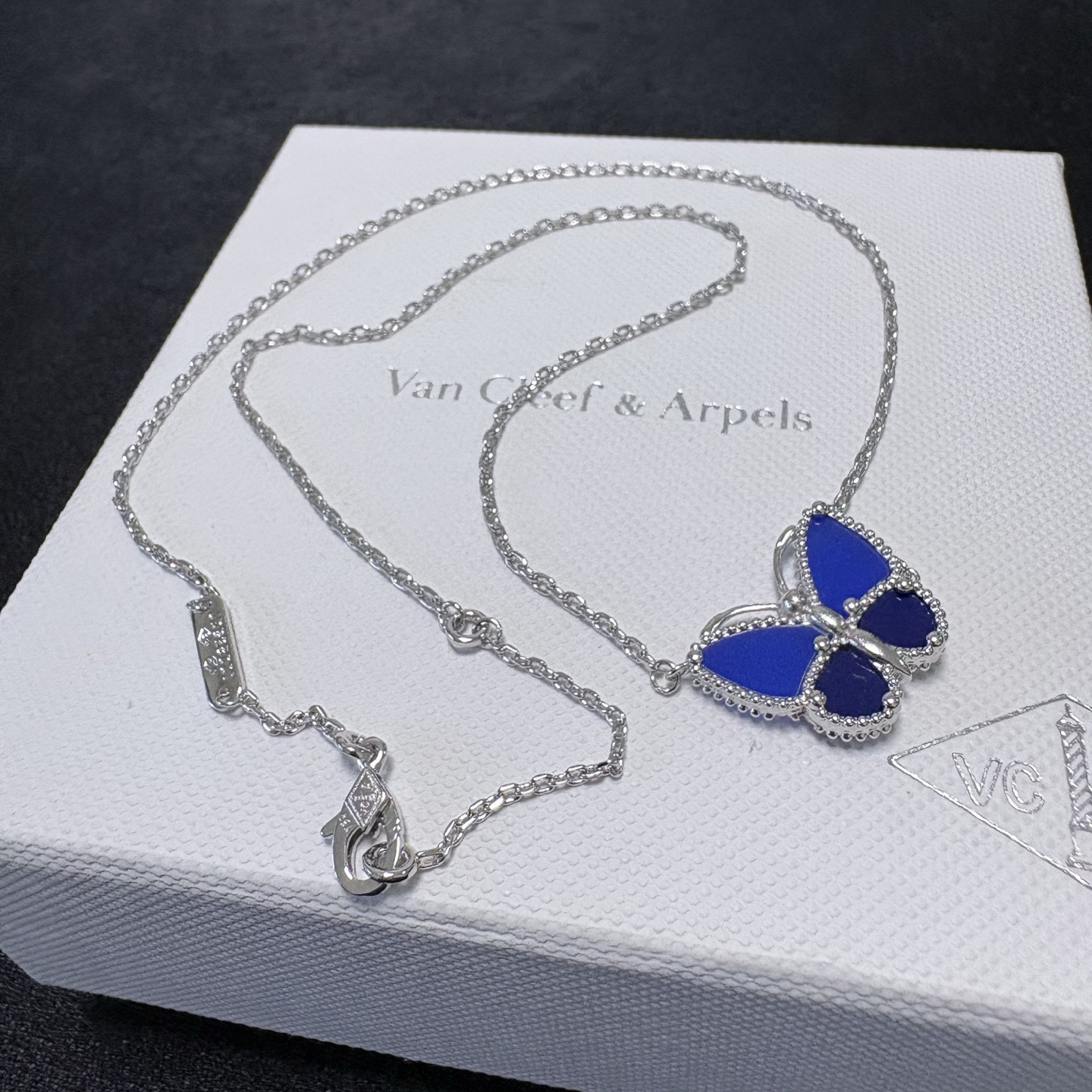 Van Cleef & Arpels Necklace EE10026 Van Cleef & Arpels Necklace EE10026