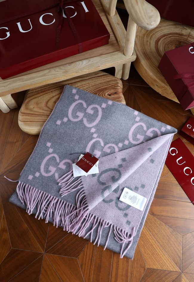 Gucci Reversible Cashmere scarf 777067-2 Gucci Reversible Cashmere scarf 777067-2