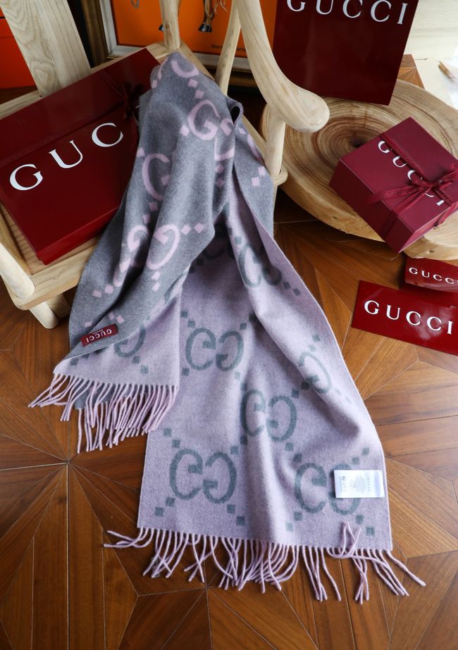 Gucci Reversible Cashmere scarf 777067-2 Gucci Reversible Cashmere scarf 777067-2