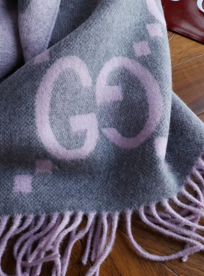 Gucci Reversible Cashmere scarf 777067-2 Gucci Reversible Cashmere scarf 777067-2