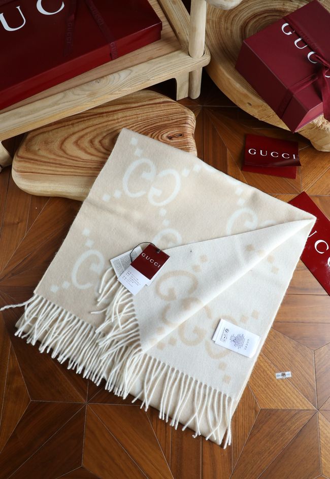 Gucci Reversible Cashmere scarf 777067-3 Gucci Reversible Cashmere scarf 777067-3