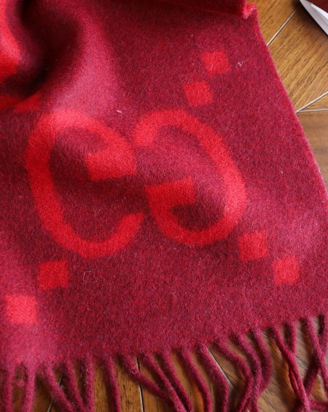 Gucci Reversible Cashmere scarf 777067-4 Gucci Reversible Cashmere scarf 777067-4