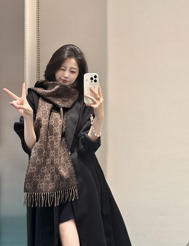 Gucci Reversible Cashmere scarf A010HK-2 Gucci Reversible Cashmere scarf A010HK-2