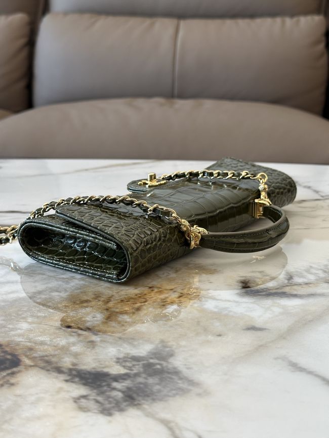 Chanel Clutch with chain Crocodile Embossed AP5280 green Chanel Clutch with chain Crocodile Embossed AP5280 green